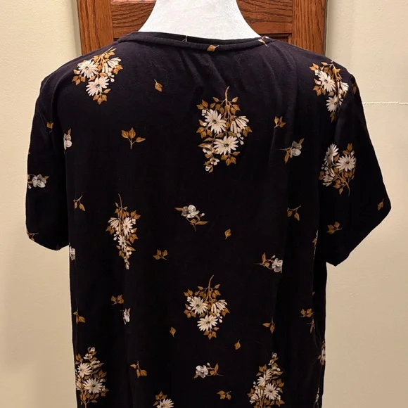Croft & Barrow Black Tee with Floral Accents - size XL - Picture 7 of 7